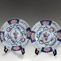 Pair of Japanese Edo Period Imari Scalloped Plates, circa 1690–1710