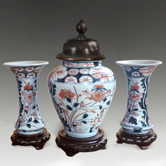 Japanese Genroku Edo Period Imari Garniture of Three Vases, circa 1690