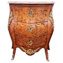 Antique Italian Venetian Walnut Marquetry Serpentine Commode, circa 1810