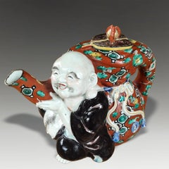 Tetera japonesa antigua de la época Meiji, de Kutani, con la figura del Buda risueño Hotei