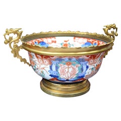 Japanische Arita-Imari-Schale aus dem 18. Jahrhundert mit Drachenverzierungen aus vergoldeter Bronze, um 1740