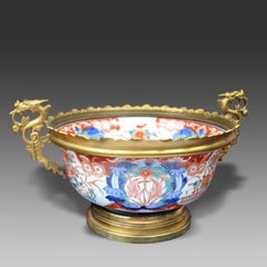 Japanische Arita-Imari-Schale aus dem 18. Jahrhundert mit Drachenverzierungen aus vergoldeter Bronze, um 1740