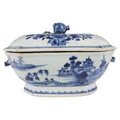Antique Chinese Qianlong Export Porcelain Tureen, 18th Century