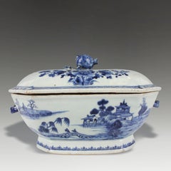 Antique Chinese Qianlong Export Porcelain Tureen, 18th Century