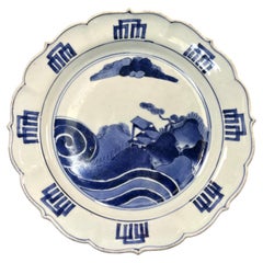 Japanese Early Edo Lobed Arita Porcelain Charger, circa 1680