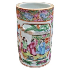 Chinese Daoguang Rose Medallion Reticulated Porcelain Brush Pot, circa 1830