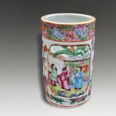 Chinese Daoguang Rose Medallion Reticulated Porcelain Brush Pot, circa 1830