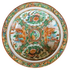 Chinese Daoguang Rose Medallion Famille Rose Porcelain Dish, circa 1830