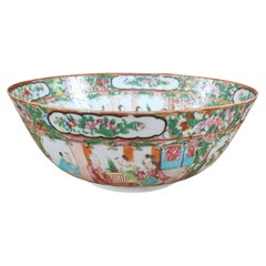 Chinese Daoguang Rose Medallion Famille Rose Porcelain Bowl, circa 1830
