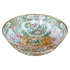 Chinese Daoguang Rose Medallion Famille Rose Porcelain Bowl, circa 1830