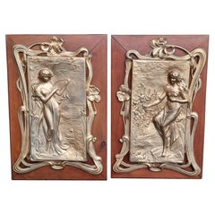 Par de placas antiguas de peltre dorado de estilo Art Nouveau, hacia 1895