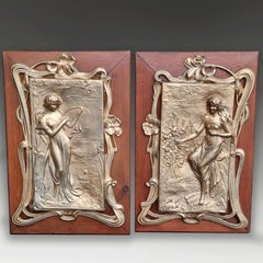 Par de placas antiguas de peltre dorado de estilo Art Nouveau, hacia 1895