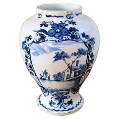 Vaso antico olandese di Delft con scena fluviale, XVIII secolo