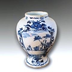 Vaso antico olandese di Delft con scena fluviale, XVIII secolo