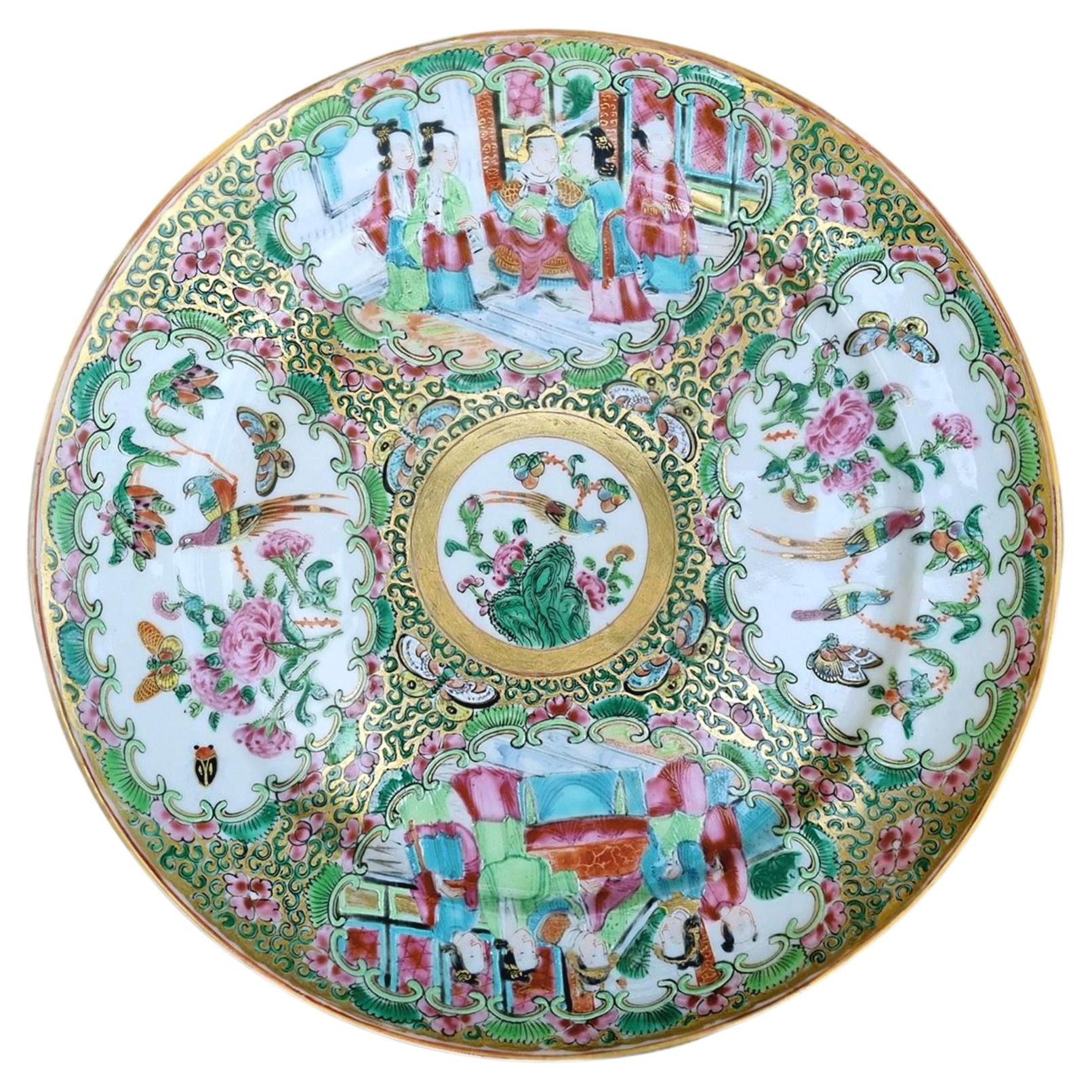 Antique Chinese Qing Dynasty Rose Medallion Porcelain Plate, circa 1820