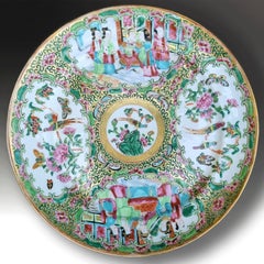 Antique Chinese Qing Dynasty Rose Medallion Porcelain Plate, circa 1820