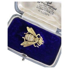 18ct Gold Honey Bee Novelty Brooch with Diamonds