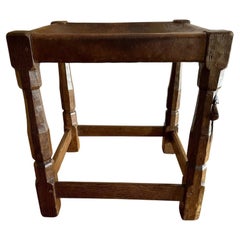 Robert Thompson „Mouseman“ – Ankleidehocker aus englischem Eichenholz und Leder
