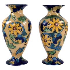 Paire de vases « Aster » de Charlotte Rhead, de la poterie antique Ellgreave