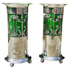 Antikes Paar versilberte, durchbrochene Vasen von Roberts & Belk im Arts-and-Crafts-Stil, um 1880