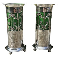 Antikes Paar versilberte, durchbrochene Vasen von Roberts & Belk im Arts-and-Crafts-Stil, um 1880