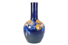 Vaso a forma di bottiglia in ceramica Art Déco con motivo a melograno di Royal Doulton, modello C947
