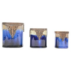 Gustave De Bruyn Trio aus Art-déco-Keramik-Miniaturvasen mit Metallhalterungen