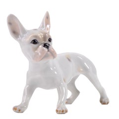 Figura de un bulldog francés de porcelana de Augarten Viena, obra de Robert Ullmann, modelo 1689