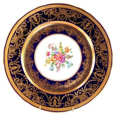 Aynsley Bone-China-Vitrinen-Teller, signiert von G. Bentley, kobaltblau und vergoldet