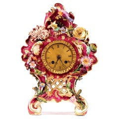 Horloge de cheminée ancienne en porcelaine de Coalport, ornée de fleurs, avec mouvement français