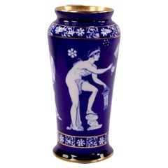 Vaso antico Royal Doulton blu cobalto con figure classiche e dorature