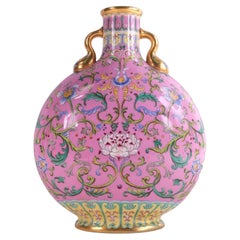 Jarrón antiguo de Coalport, de porcelana «Famille Rose» de estilo chino, con forma de frasco de luna