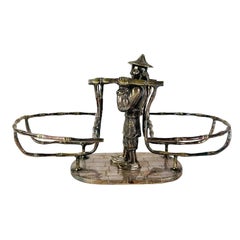 Cestino da tavolo d’epoca cinese placcato argento, in stile “coolie”, da esportazione, a forma di personaggio folcloristico