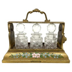 Betjemanns patentierte Miniatur-Duftflasche „Tantalus“ aus vergoldetem Metall und Champlevé-Emaille