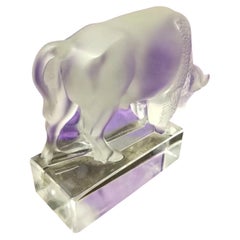 Fermacarte figurativo Lalique a forma di bisonte in cristallo smerigliato e trasparente