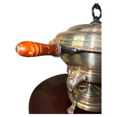 Versilbertes Chafing Dish von Sheridan aus der Mitte des Jahrhunderts auf einem Ständer mit Brenner