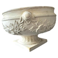Coupe-urne de table sur socle en porcelaine biscuit, de style néoclassique, d'époque