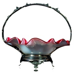 Meriden Britannia Co. – Versilberter Tischkorb aus Kunstglas mit Farbverlauf als Tischdekoration