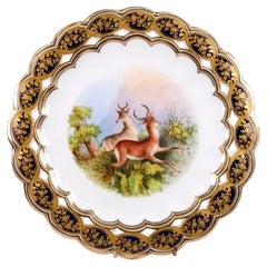 Plato antiguo de porcelana calada de Coalport con gacelas pintadas