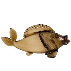 Großer Tischschmuck aus Murano-Kunstglas aus der Mitte des Jahrhunderts in rauchigem Bernstein, in Form eines Fisches