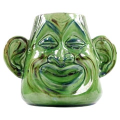 Vase en faïence à double face de style Arts & Crafts grotesque, attribué à C.H. Brannam