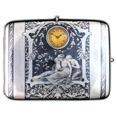 Portasigarette in argento e niello con orologio incastonato e scomparto per fiammiferi Vesta