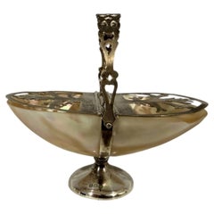 Saliera in argento e madreperla di G. E. Walton