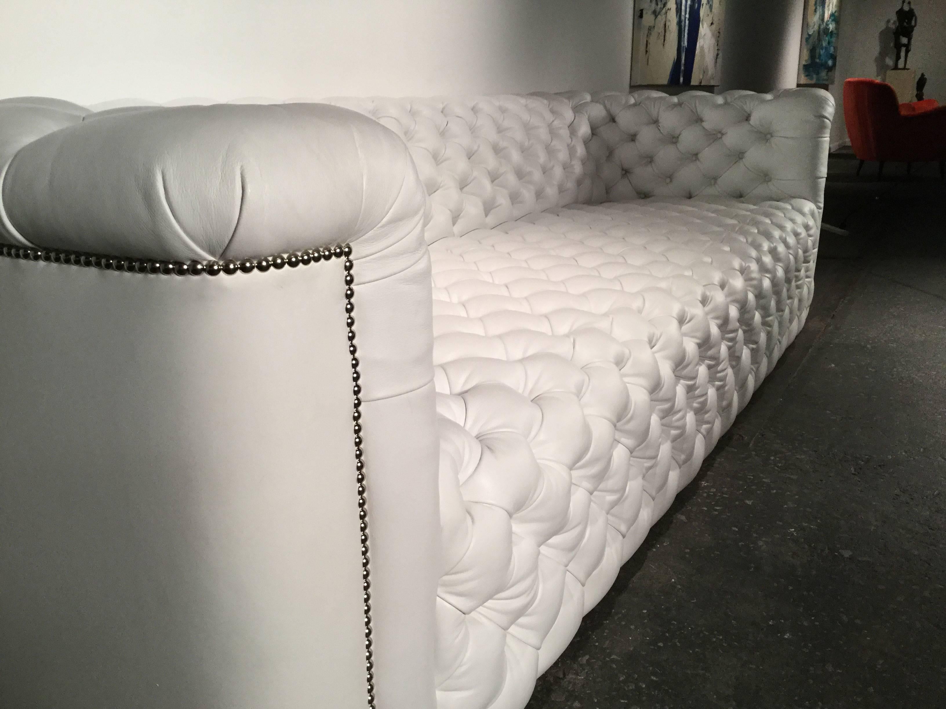 White Leather Chesterfield Sofa by Luigi Gentile In Excellent Condition In Bridport, CT