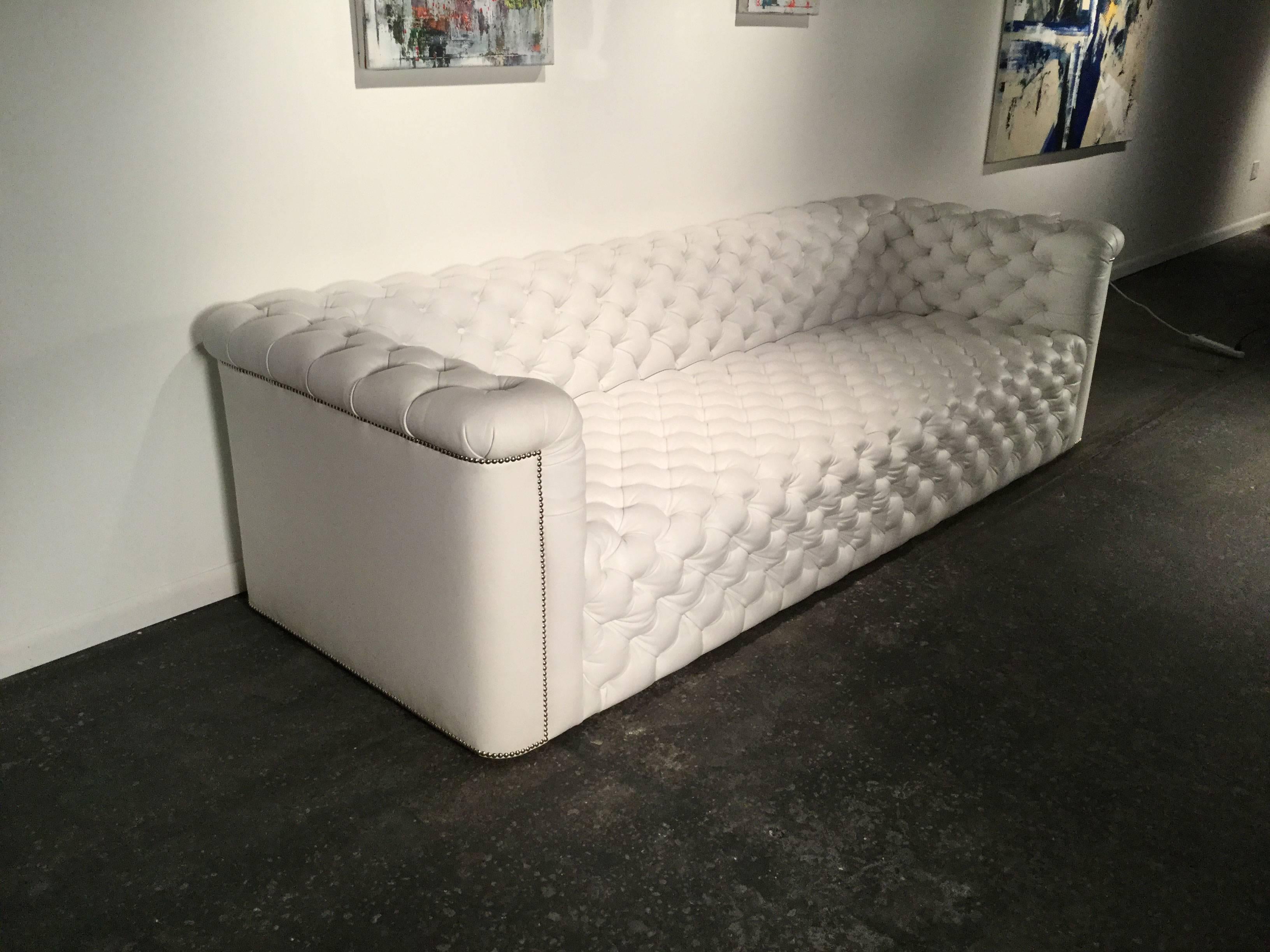 Late 20th Century White Leather Chesterfield Sofa by Luigi Gentile
