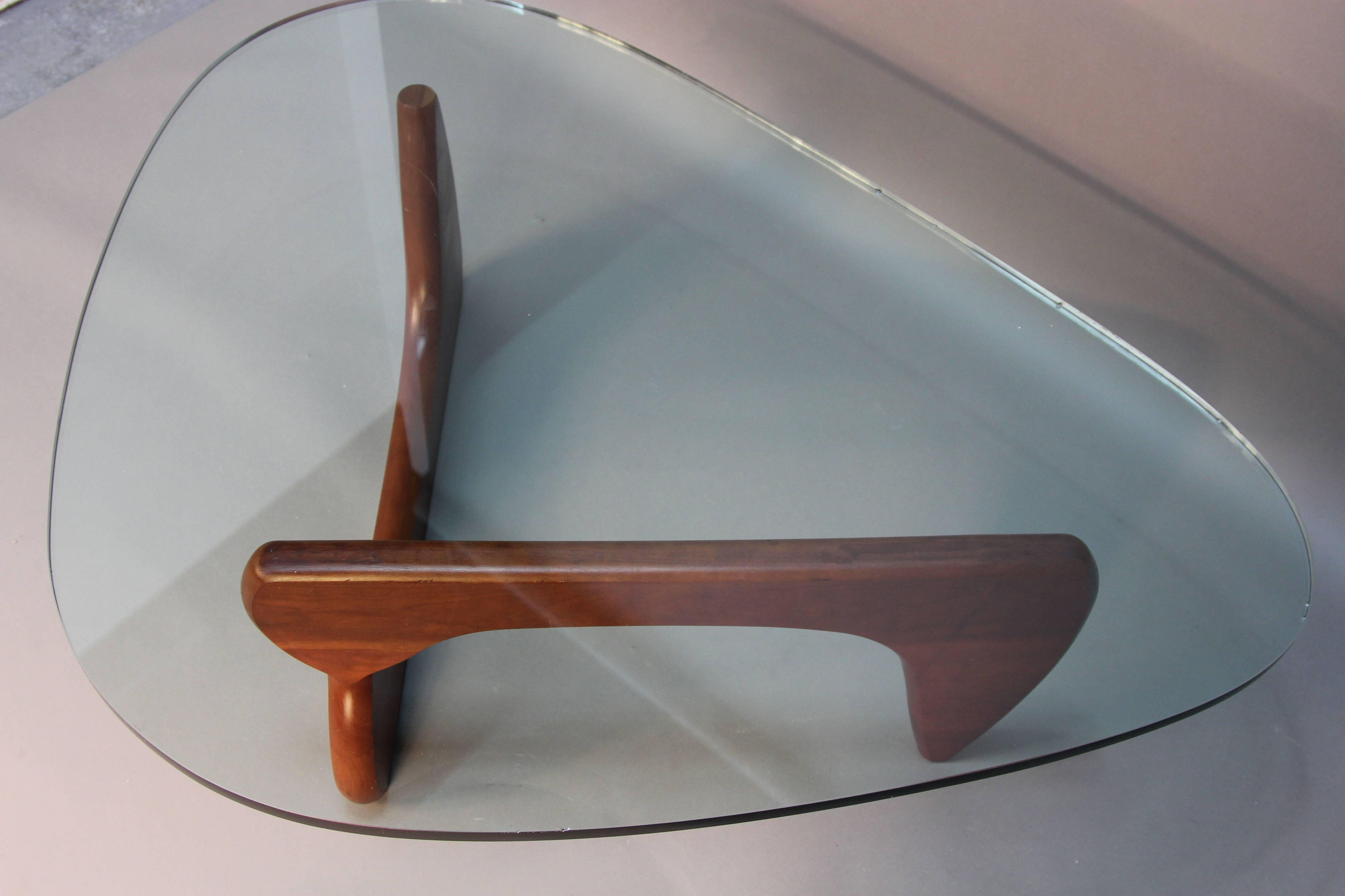 Isamu Noguchi Sculptural Coffee Table In Good Condition In Bridport, CT