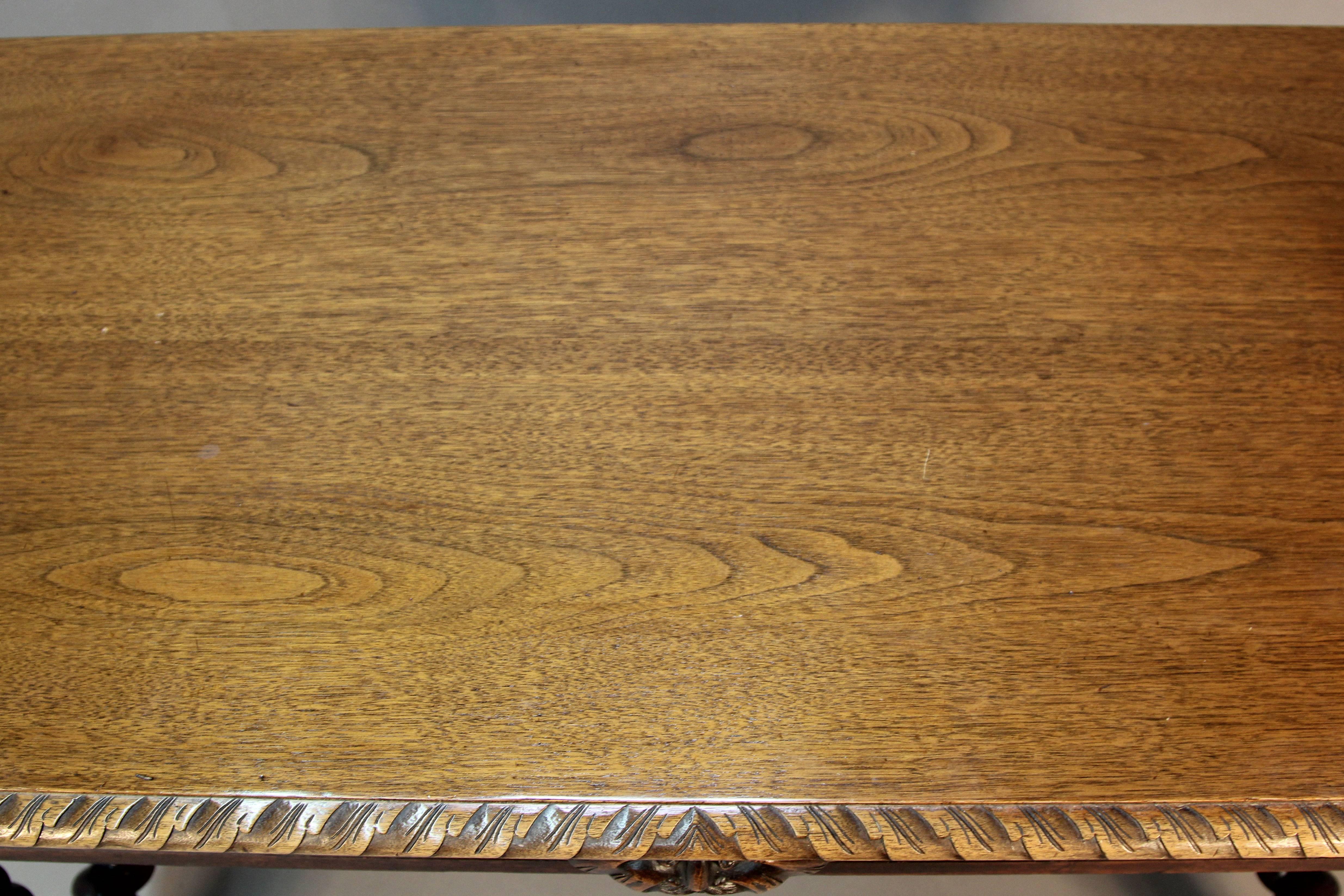 English Oak Writing Desk, circa 1900 In Good Condition For Sale In Bridport, CT