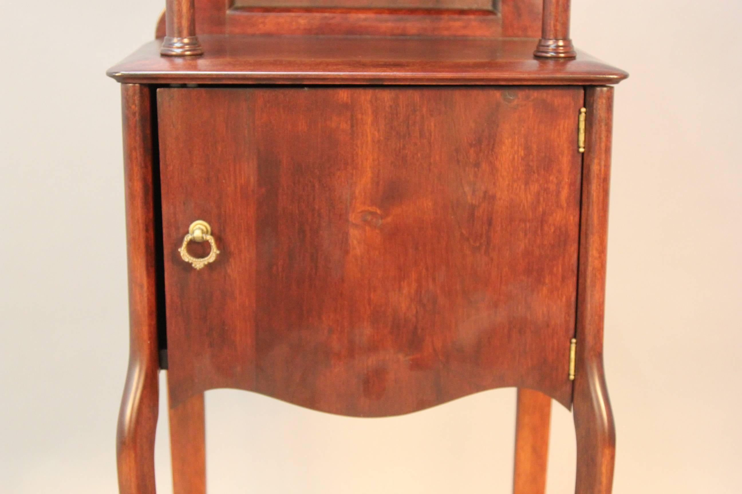 Early 20th Century Victorian Mahogany Shaving Station with Movable Mirror For Sale