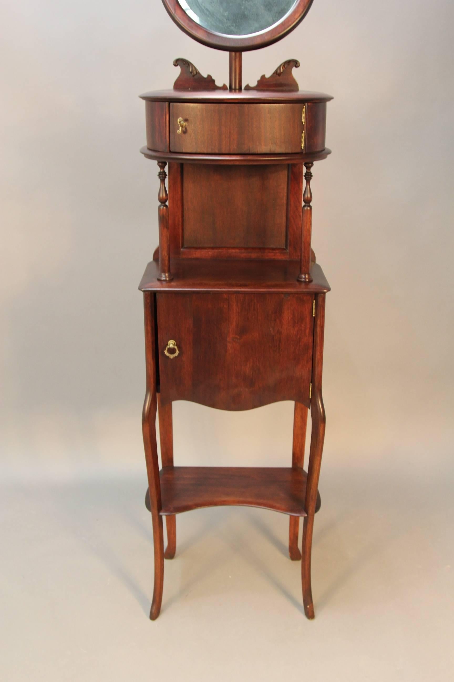 Victorian Mahogany Shaving Station with Movable Mirror For Sale 1