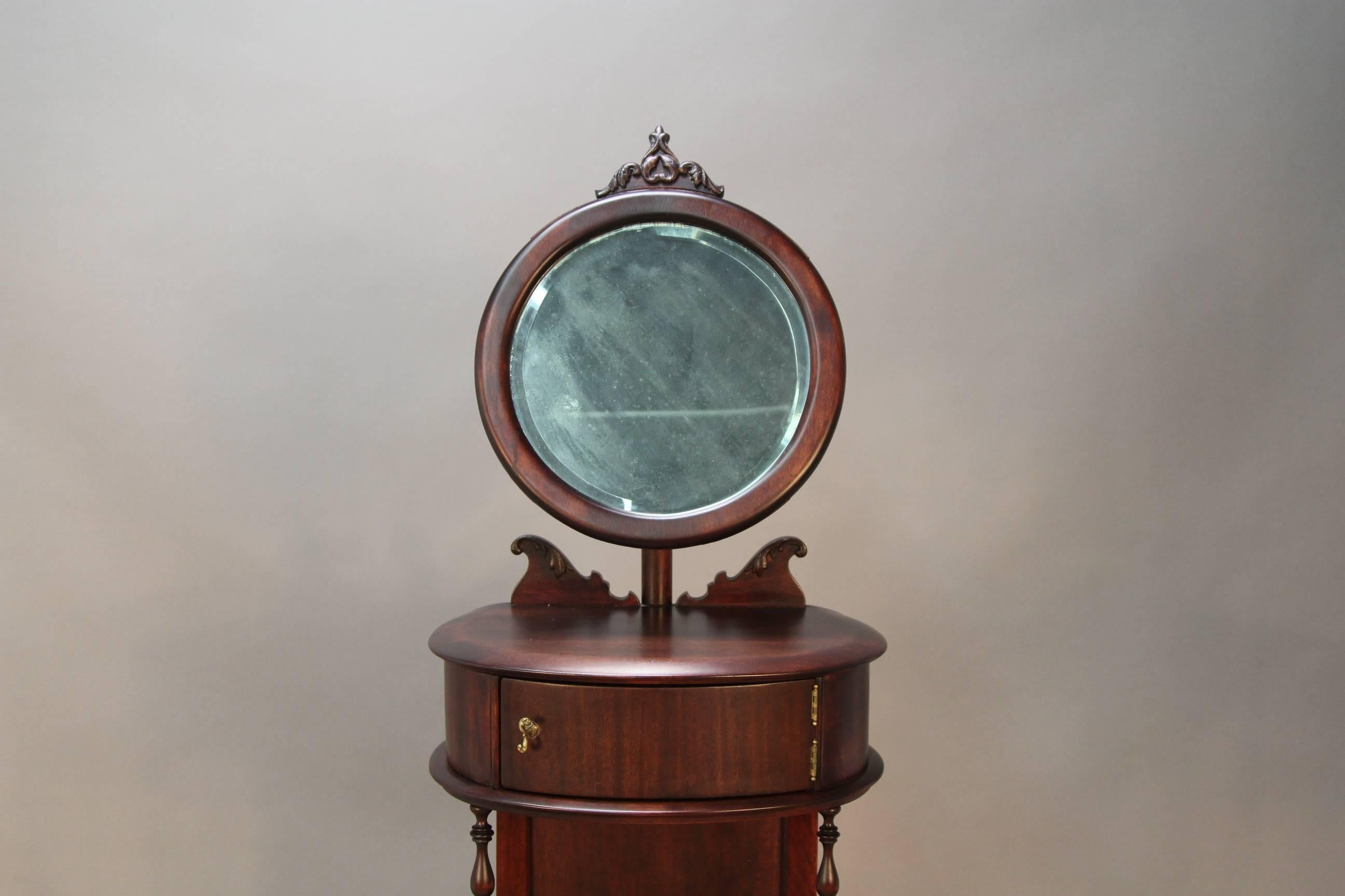 Victorian Mahogany Shaving Station with Movable Mirror For Sale 4